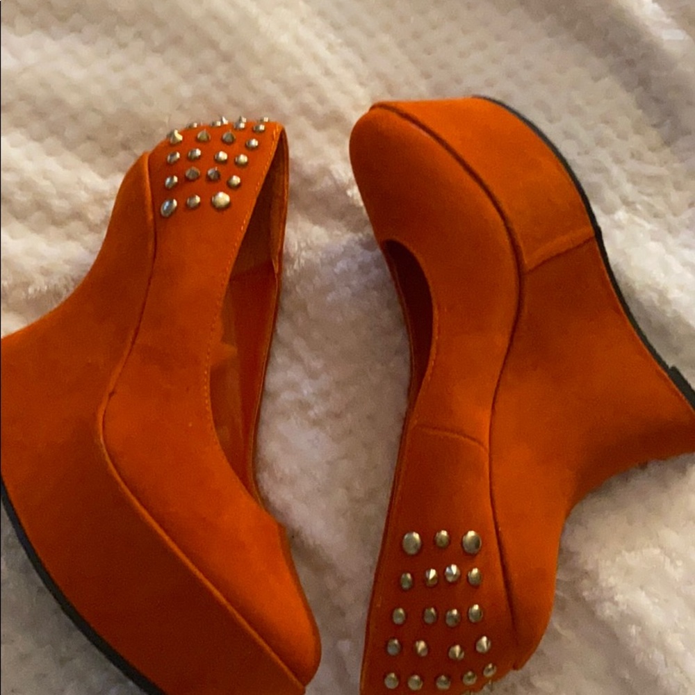 Shoes - Picture 2 of 4